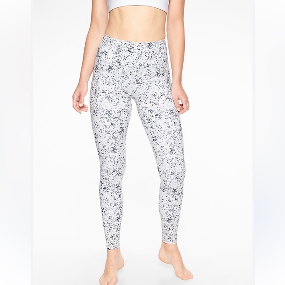 athleta sandstone stash pocket salutation
